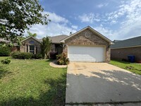 Building Photo - Gorgeous 3 Bedroom Home