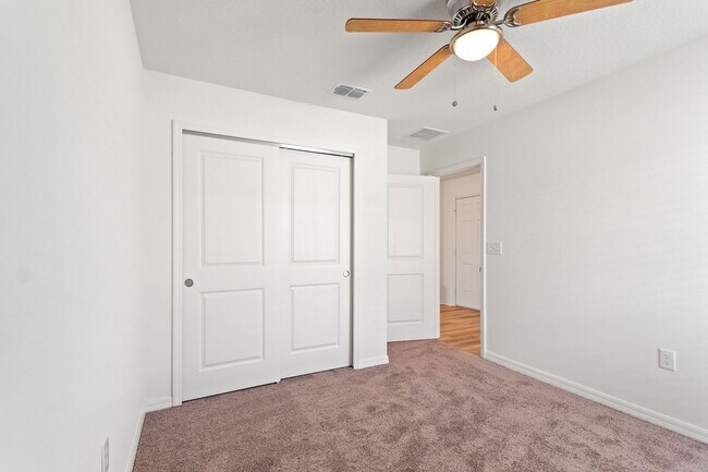 Building Photo - Beautiful Newer Build! Pet-Friendly 4-Bedr...