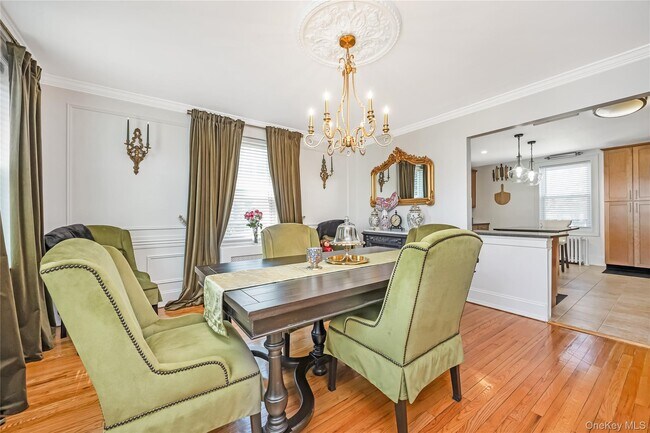 Building Photo - 312 Ellington Ave E