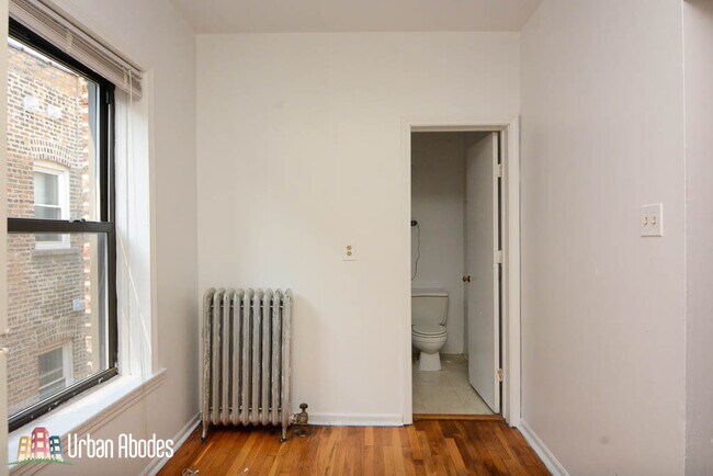 Building Photo - 933 W Sunnyside Ave
