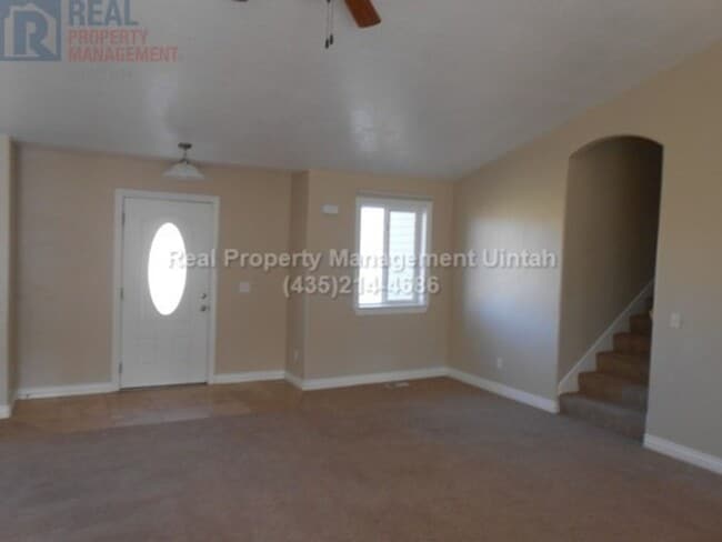 Building Photo - 4 Bedroom 2.5 Bathroom Home