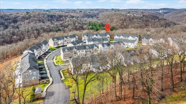 Building Photo - END UNIT EXTRA LARGE TOWNHOME FOR LEASE