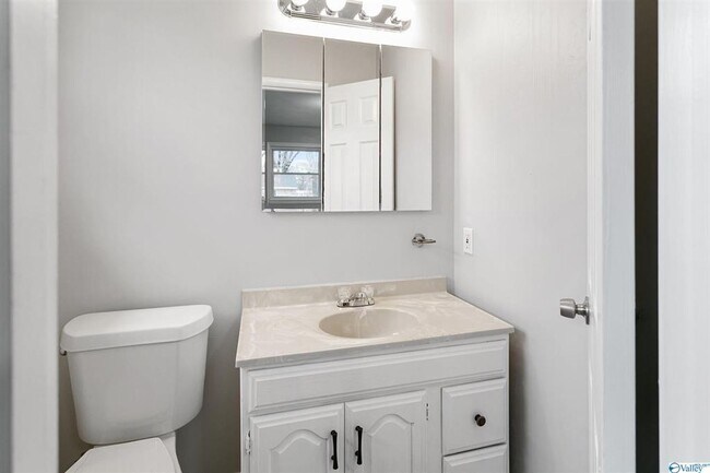 Building Photo - BEAUTIFUL REMODELED 3 BEDROOM HOME