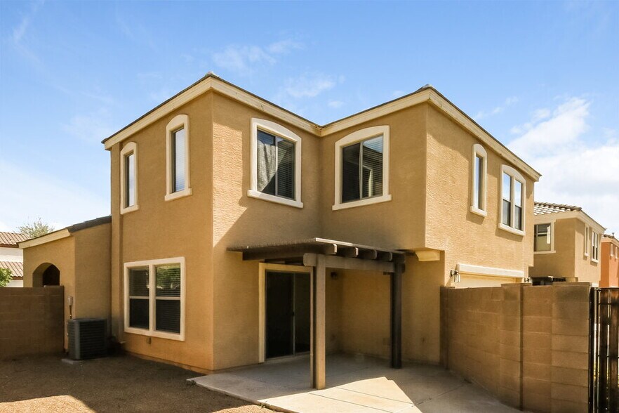 Building Photo - 3344 E Franklin Ave