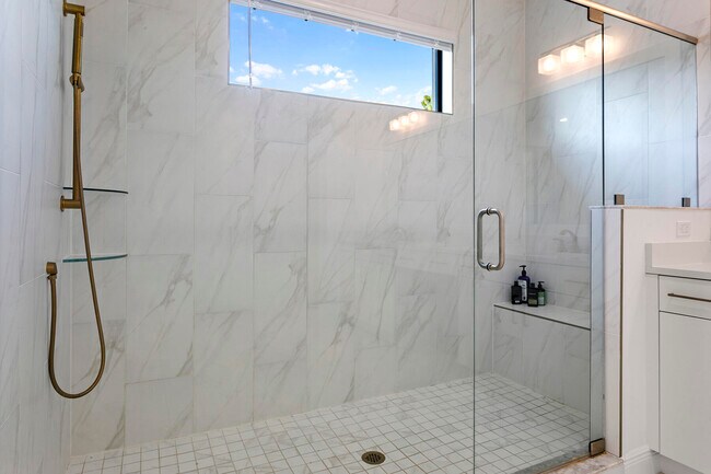 Building Photo - 13450 Artisan Cir