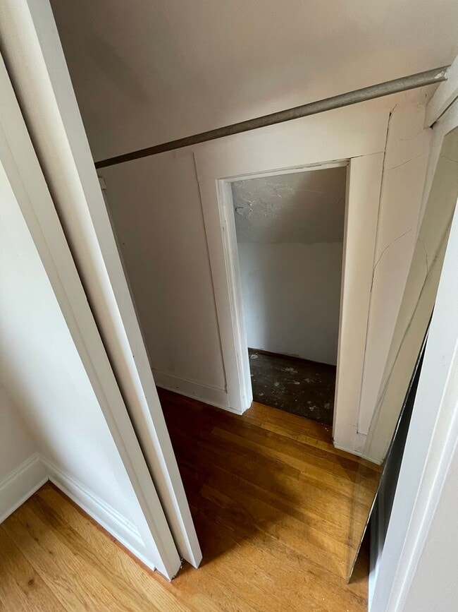 Building Photo - Charming Bungalow