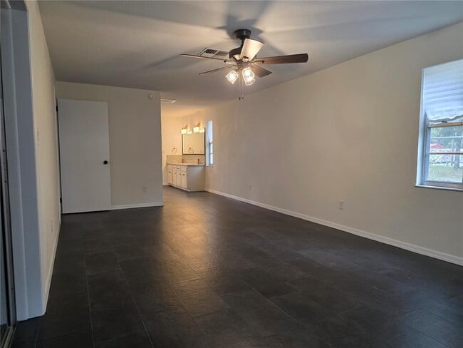 Building Photo - 5611 6th St