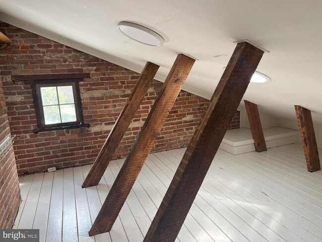 Building Photo - 308 S Fairfax St