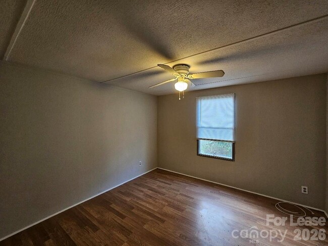 Building Photo - 776 Montgomery Dr