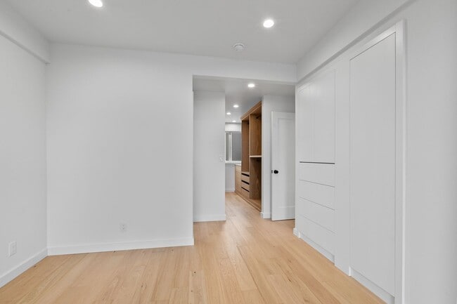 Building Photo - 3bd/2.5ba Seattle House