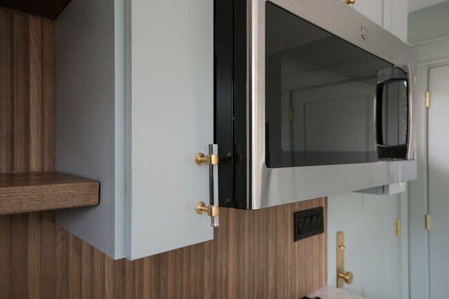 Building Photo - Custom Design Home in Greenville w/ Lawn C...