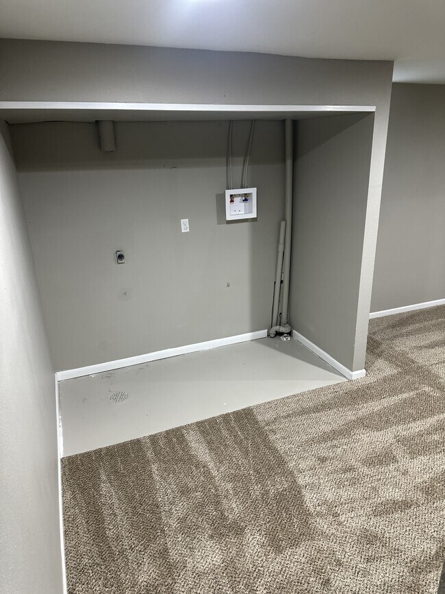 Building Photo - 602 Sara St