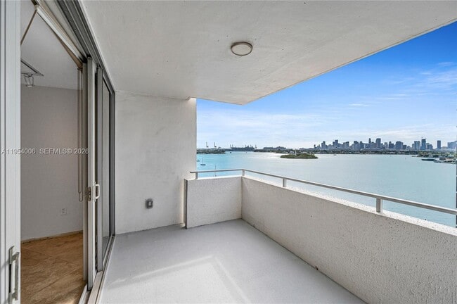 Building Photo - 11 Island Ave