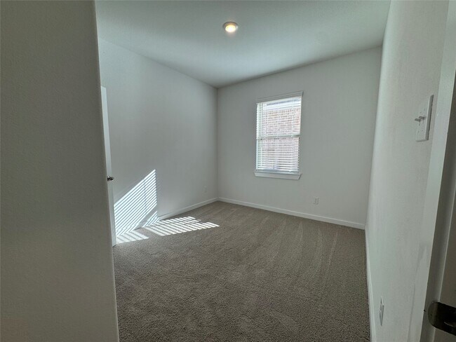 Building Photo - 31138 Myers Hvn Ln