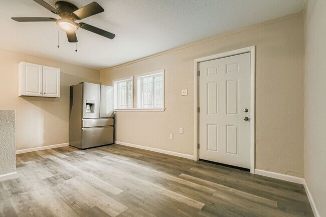 Building Photo - 1129 Valley Manor Ct