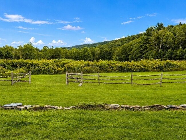 Building Photo - 872 Grassy Brook Rd