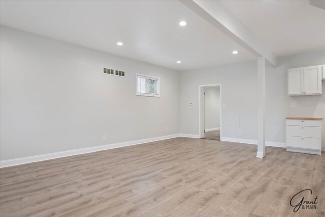 Building Photo - $1625 Fully remodeled, spacious 4 bedroom ...