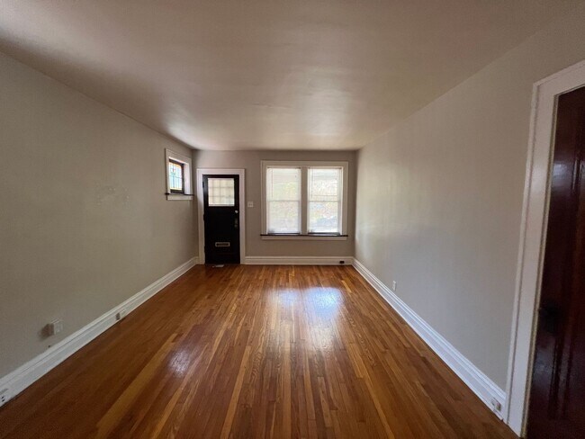 Building Photo - 5009-5011 Mardel Ave