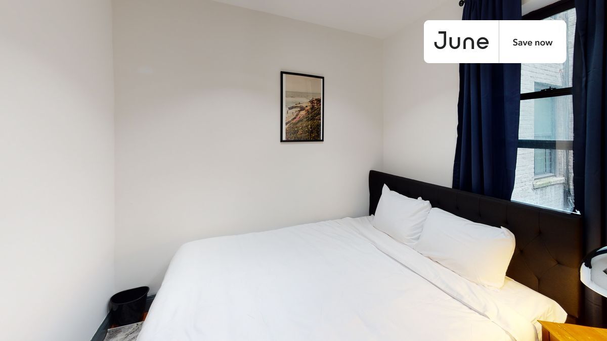 Building Photo - 23 E 109