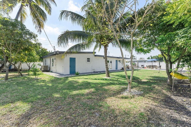 Building Photo - 2629 SW 6th Ct