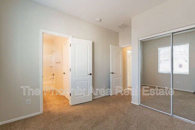 Building Photo - 2189 S Sanders Dr