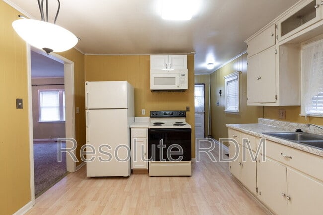 Building Photo - 1644 N Centennial St