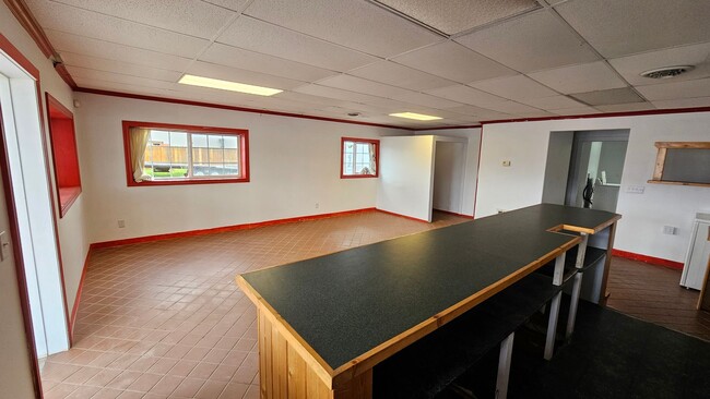 Building Photo - Ore