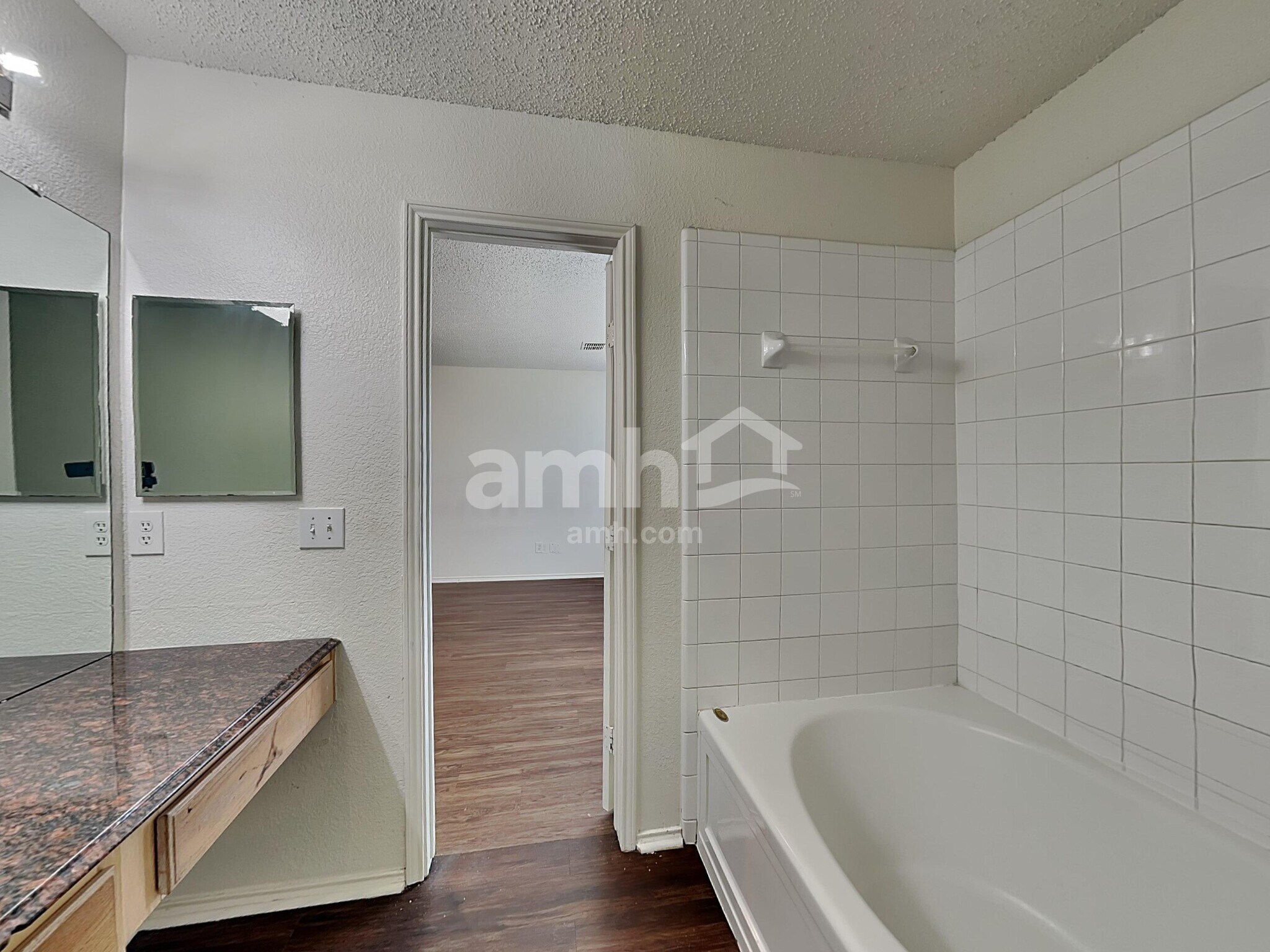 Building Photo - 1601 White Oak Rd