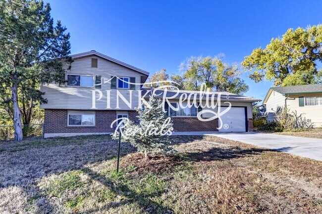 Building Photo - Nice 4 Bedroom Close to Peterson AFB and S...