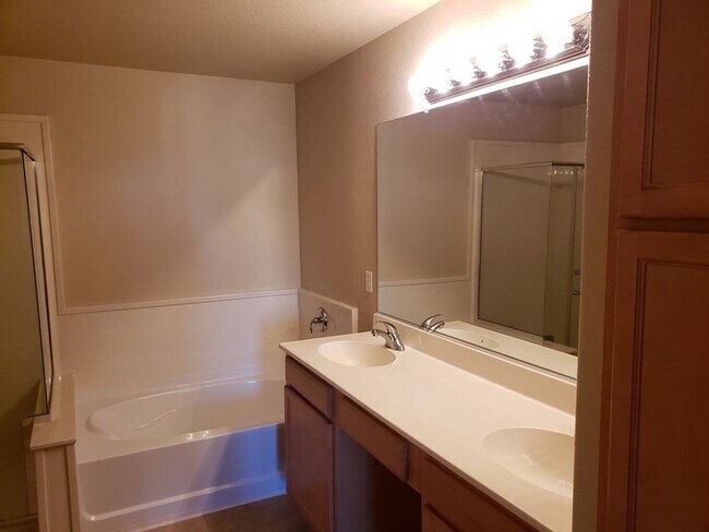 Building Photo - Two Bedroom Two Bath Condo at Fallen Leaf Gated Community