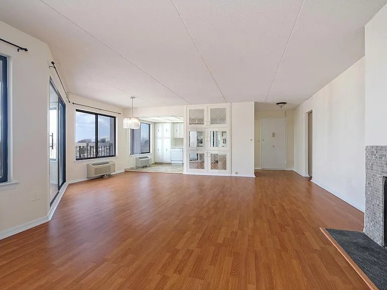 Building Photo - 400 High Point Dr