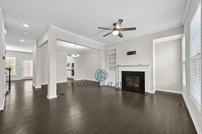 Building Photo - A beautifully maintained 3-bedroom, 3.5-ba...