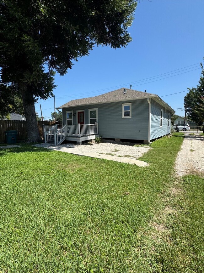 Building Photo - 2715 Cochran St