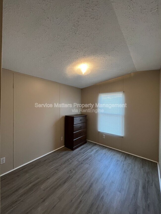 Building Photo - 4819 Douglas Dr