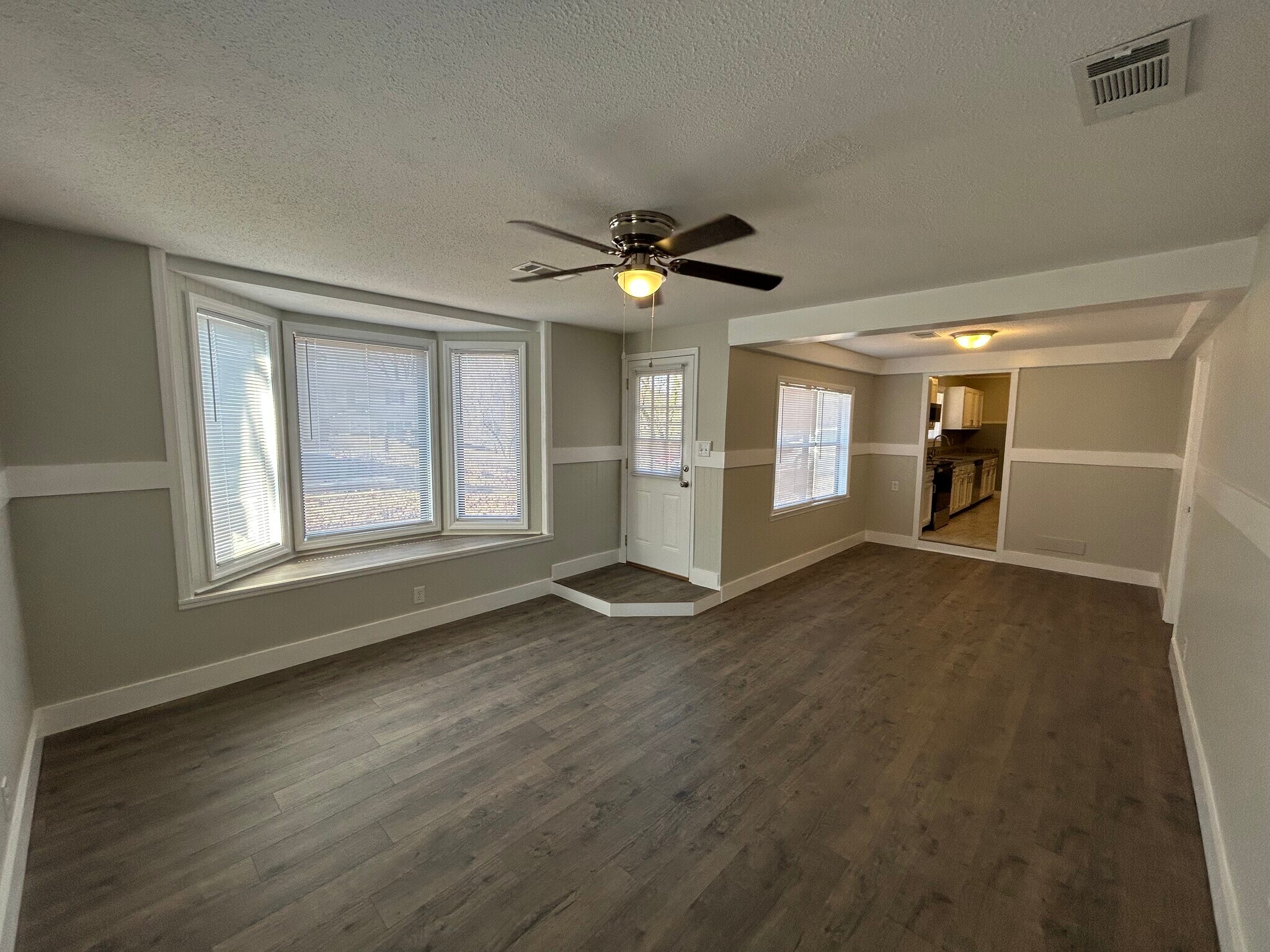 Building Photo - 600 Villard Dr