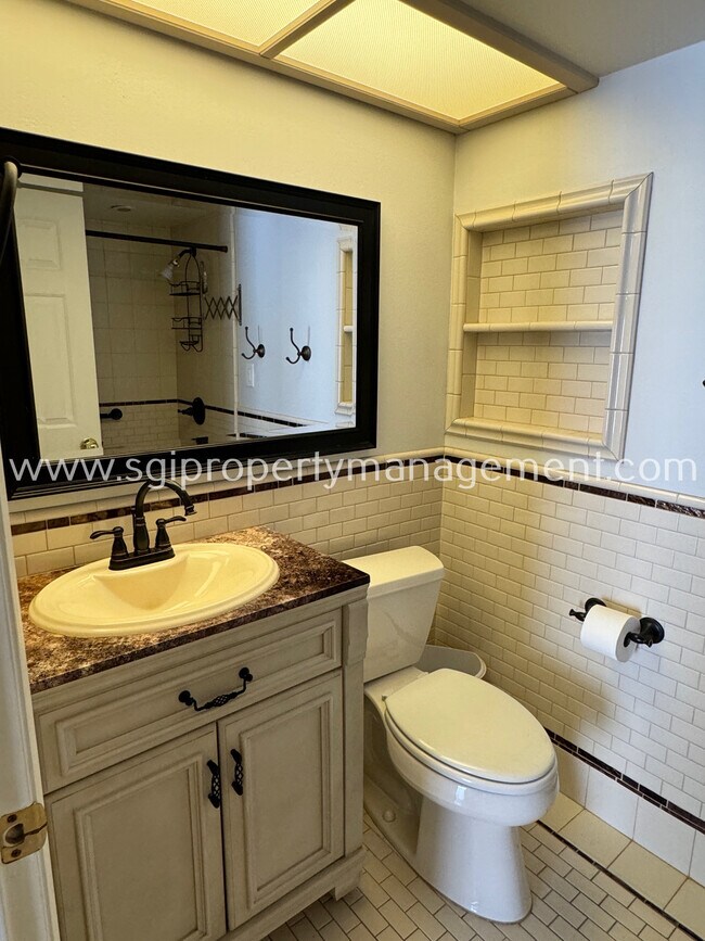 Building Photo - 945 N Pasadena-53