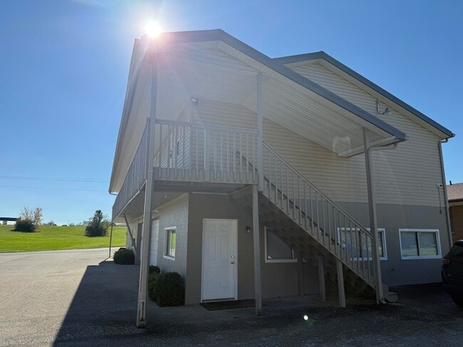 Building Photo - 419 Gibson Ln