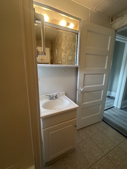 Building Photo - 102 W Chartes St