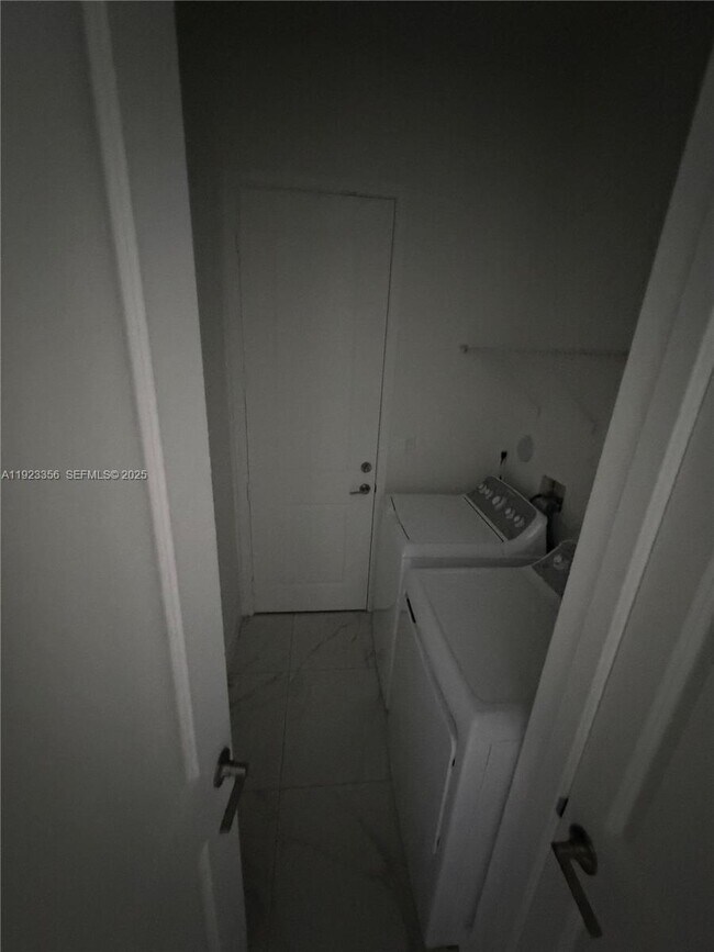 Building Photo - 4321 SW 173rd Ave