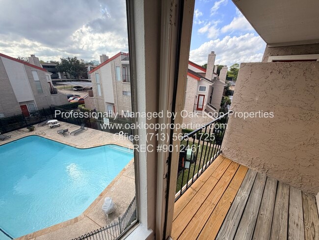 Building Photo - 10855 Meadowglen Ln