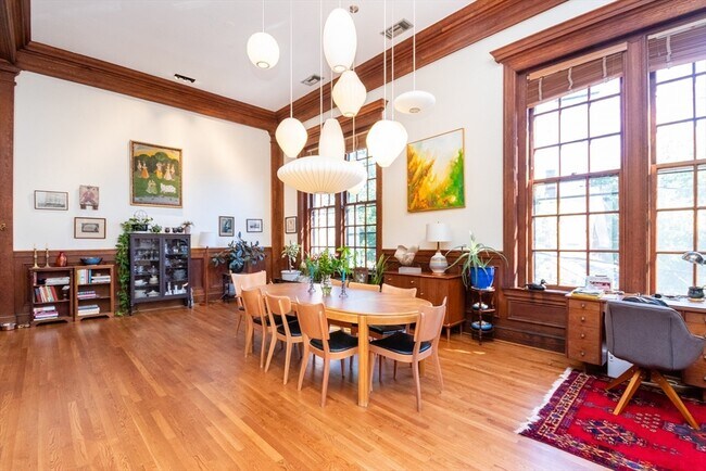 Building Photo - 28 Seaverns Ave