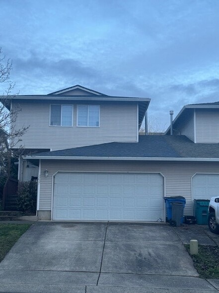 Building Photo - 3237 Olive St