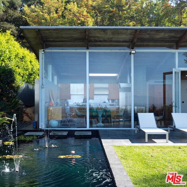 Building Photo - 15146 Mulholland Dr