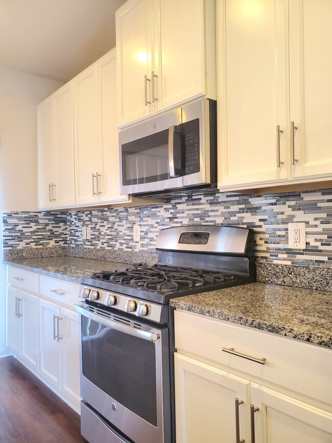 Building Photo - 135 Prado Ln