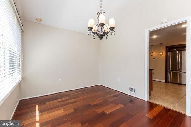 Building Photo - 246 Avondale Dr