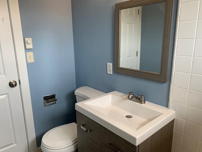 Building Photo - 5825-5825 SE 88th Ave