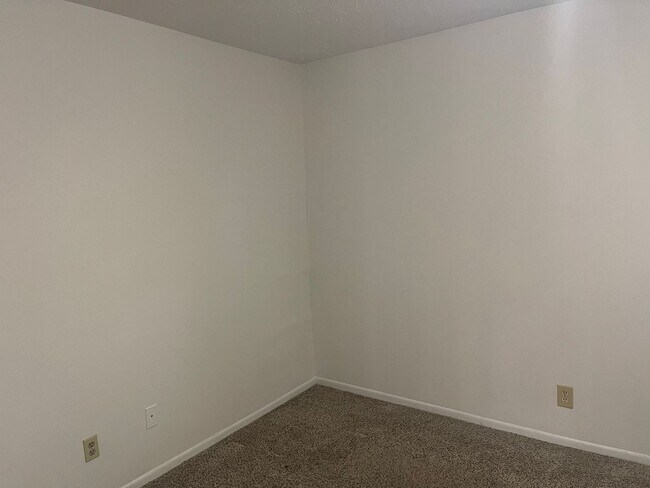 Building Photo - Modern 2-Bed, 1-Bath Oasis with Central Ai...