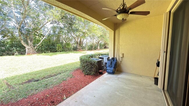 Building Photo - 3887 Tree Top Dr