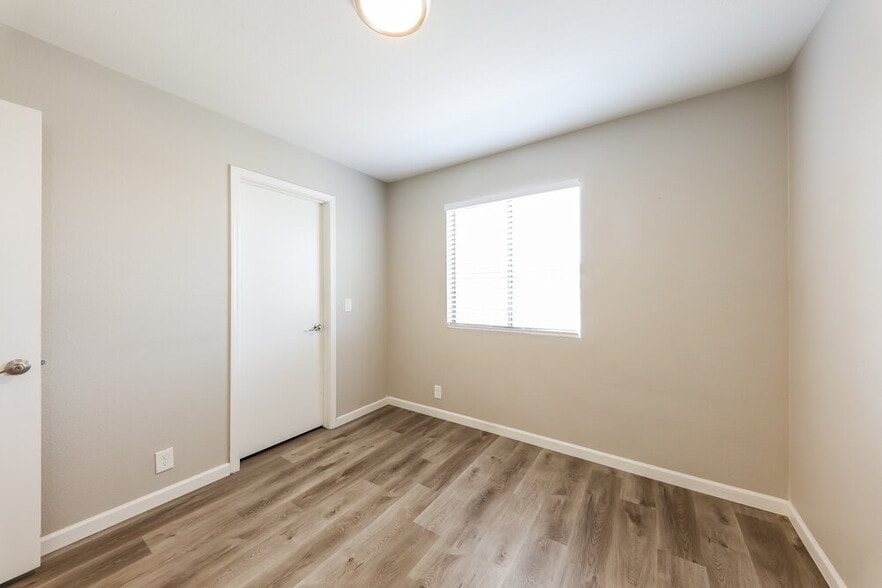 Building Photo - 17183 N 53rd Ave