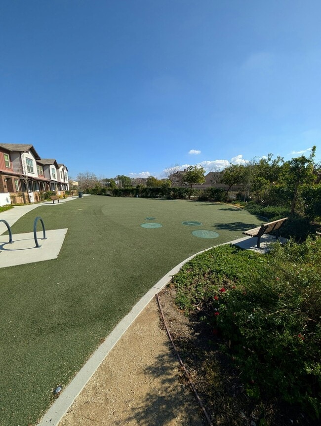 Building Photo - 1969 Cottage Dr